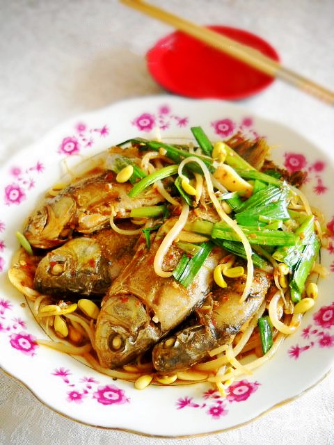 豆芽燒鯽魚的做法-咸鮮味燒菜譜