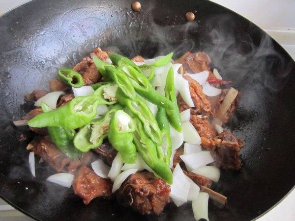 新疆大盤羊排的做法-家常味燒菜譜-易網健康養(yǎng)生網 新疆大盤羊排的做法-家常味燒菜譜