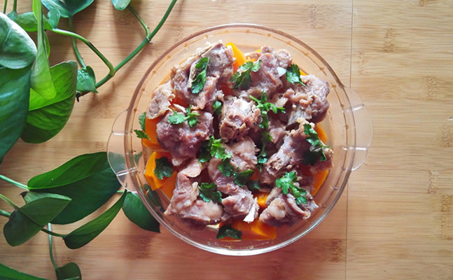 咸排骨蒸南瓜的做法-咸鮮味蒸菜譜