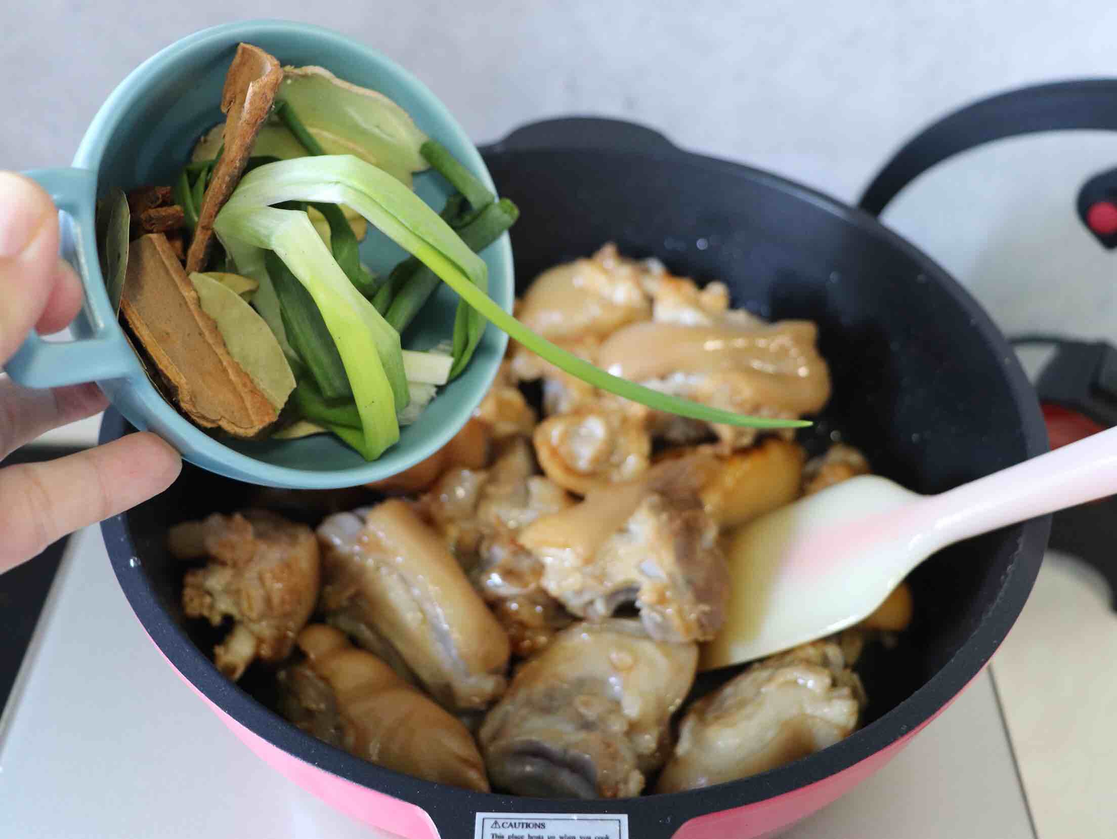 簡單易學的美味紅燒豬蹄的做法-家常味燒菜譜