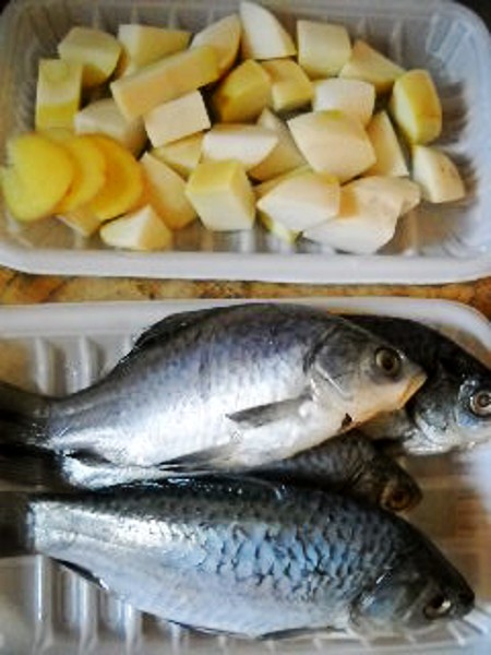 蘿卜燉鯽魚的做法-咸鮮味燉菜譜