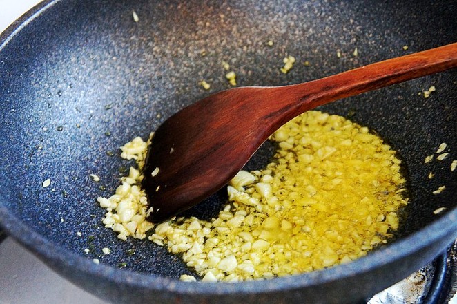 蒜蓉粉絲蒸大蝦的做法-咸鮮味蒸菜譜