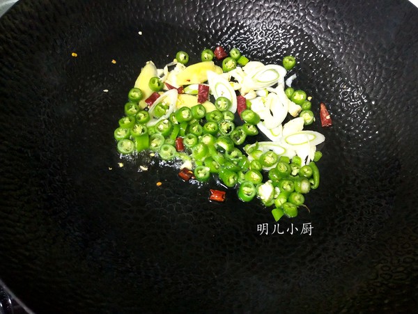 爆炒綠豆芽的做法-家常味炒菜譜