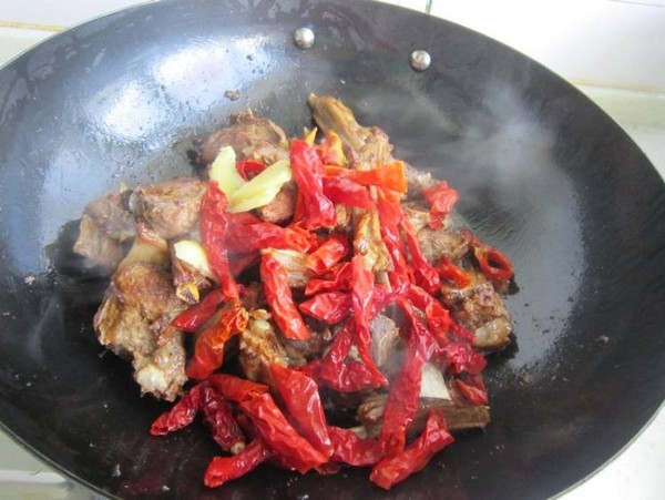 新疆大盤羊排的做法-家常味燒菜譜-易網健康養(yǎng)生網 新疆大盤羊排的做法-家常味燒菜譜