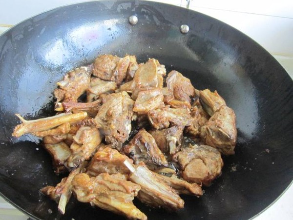 新疆大盤羊排的做法-家常味燒菜譜-易網健康養(yǎng)生網 新疆大盤羊排的做法-家常味燒菜譜