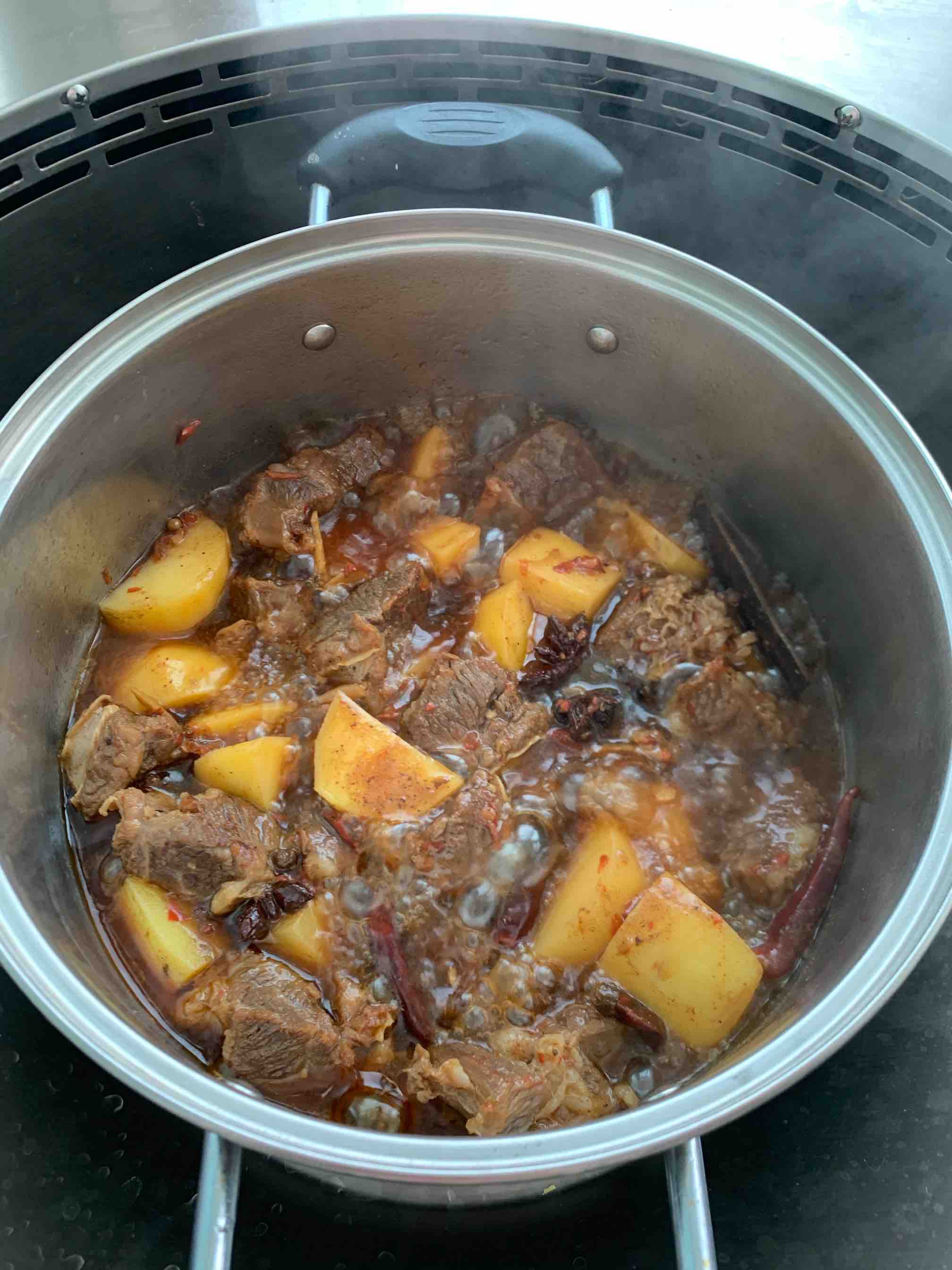 土豆紅燒牛肉的做法-醬香味燒菜譜