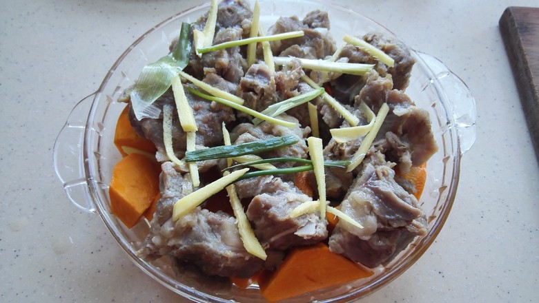 咸排骨蒸南瓜的做法-咸鮮味蒸菜譜