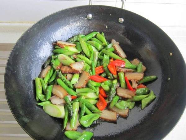 蘆筍炒肉的做法-家常味炒菜譜