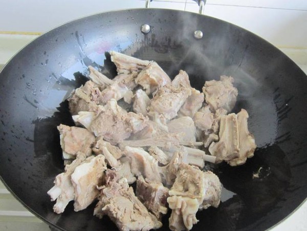 新疆大盤羊排的做法-家常味燒菜譜-易網健康養(yǎng)生網 新疆大盤羊排的做法-家常味燒菜譜