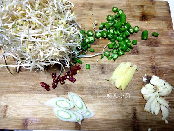 爆炒綠豆芽的做法-家常味炒菜譜