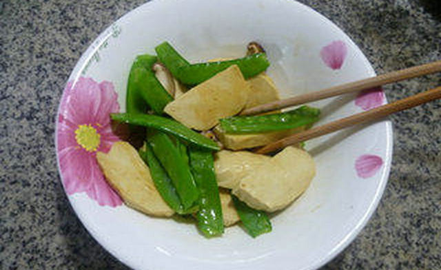 香菇荷蘭豆拌小素雞的做法-家常味拌菜譜