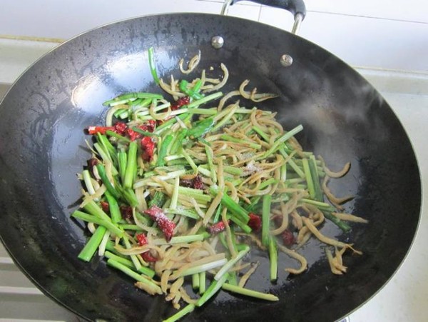 韭菜炒銀魚的做法-家常味炒菜譜