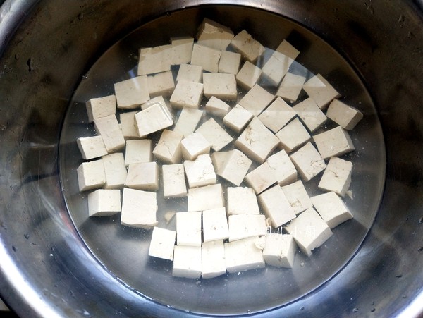 魚頭豆腐湯的做法-家常味煮菜譜-易網<a href=http://www.gyfww.com/ target=_blank class=infotextkey>健康養生</a>網 魚頭豆腐湯的做法-家常味煮菜譜