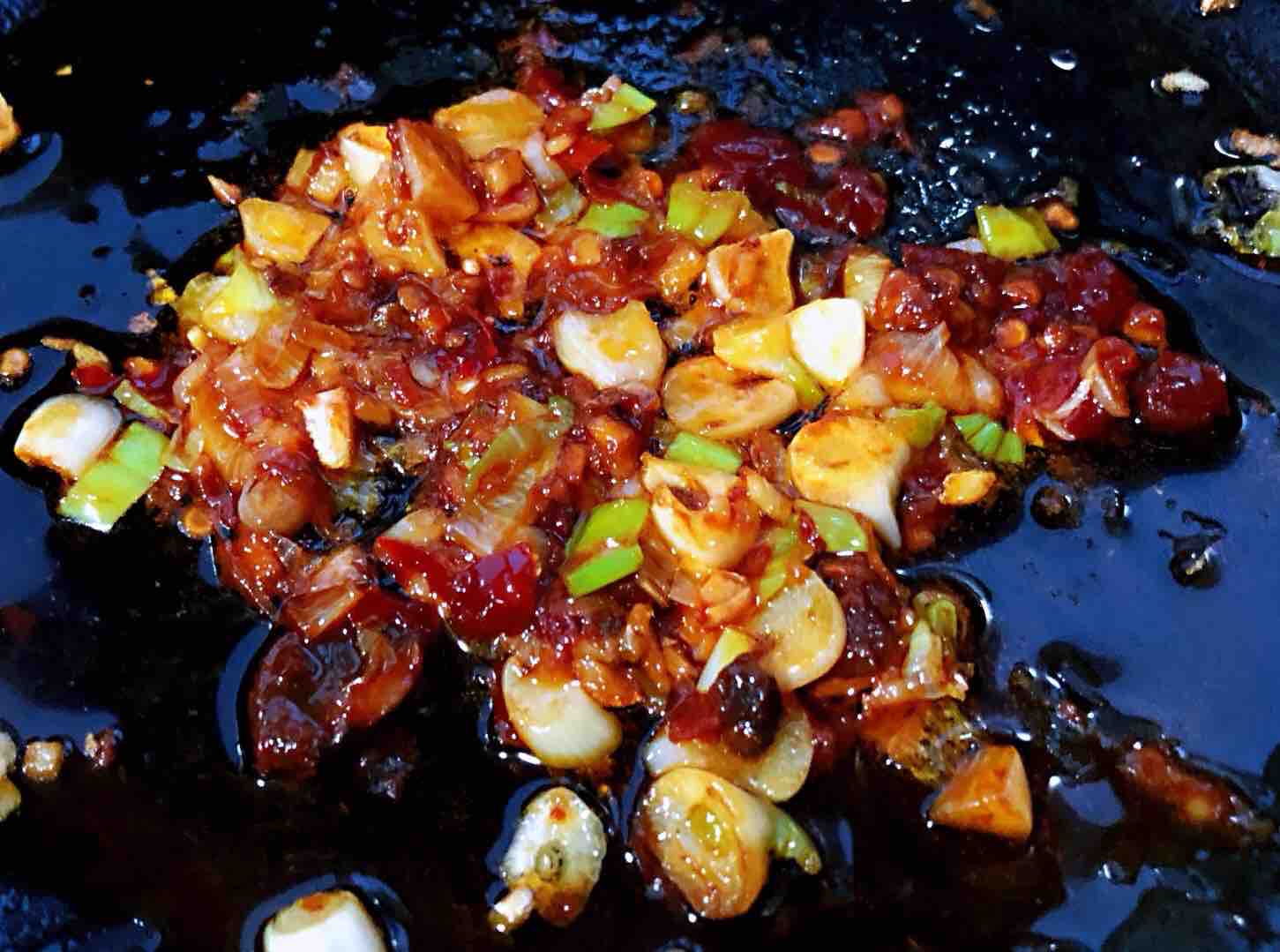 爆炒豬耳朵的做法-香辣味炒菜譜