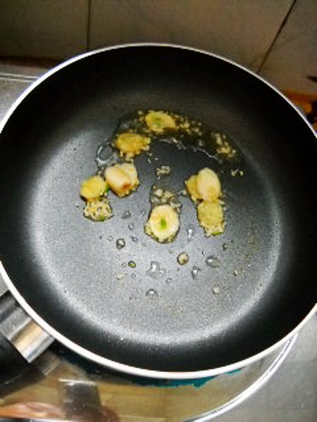 豆芽燒鯽魚的做法-咸鮮味燒菜譜