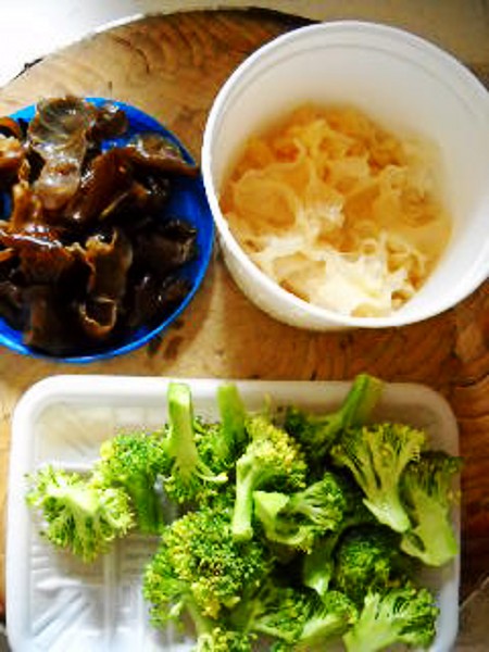 蘭花雙耳炒蛋的做法-家常味炒菜譜