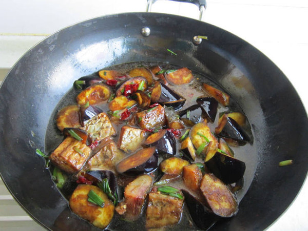 臘魚燒茄子的做法-咸鮮味燒菜譜