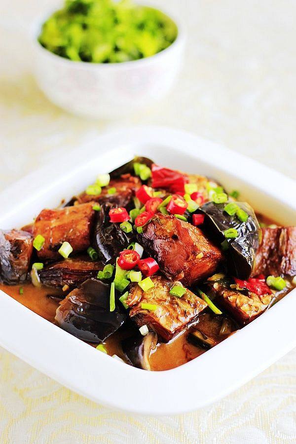 臘魚燒茄子的做法-咸鮮味燒菜譜