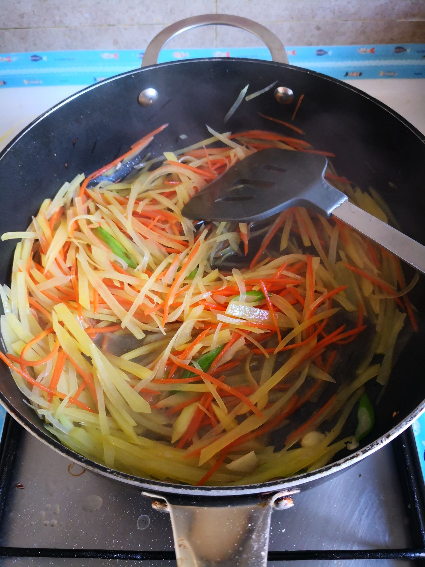 土豆絲炒胡蘿卜絲的做法-家常味炒菜譜