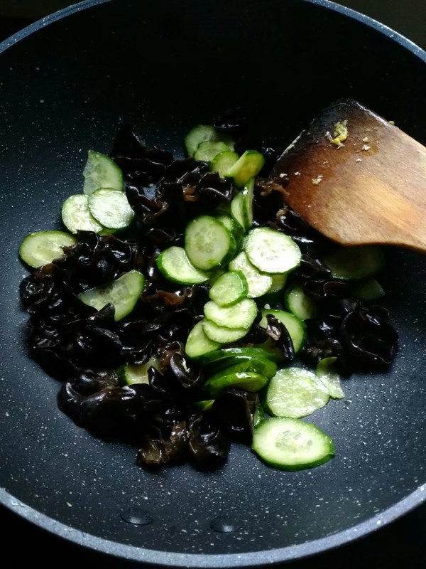 黃瓜木耳炒雞蛋的做法-家常味炒菜譜