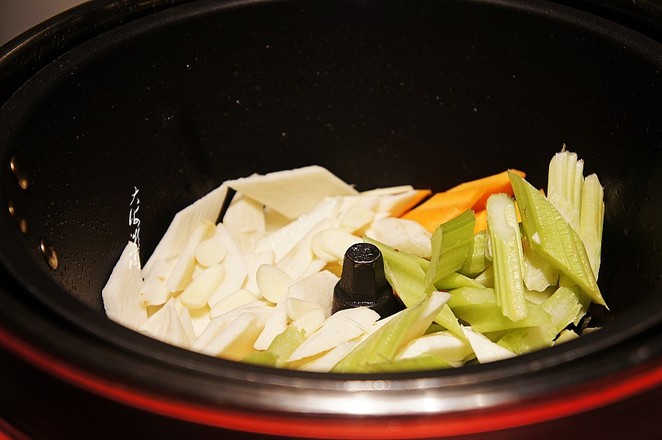 芹菜炒杏鮑菇的做法-家常味炒菜譜