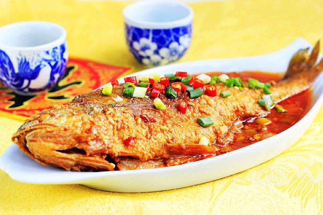 醪糟燒黃花魚的做法-家常味燒菜譜