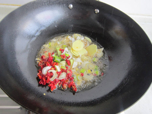 醪糟燒黃花魚的做法-家常味燒菜譜