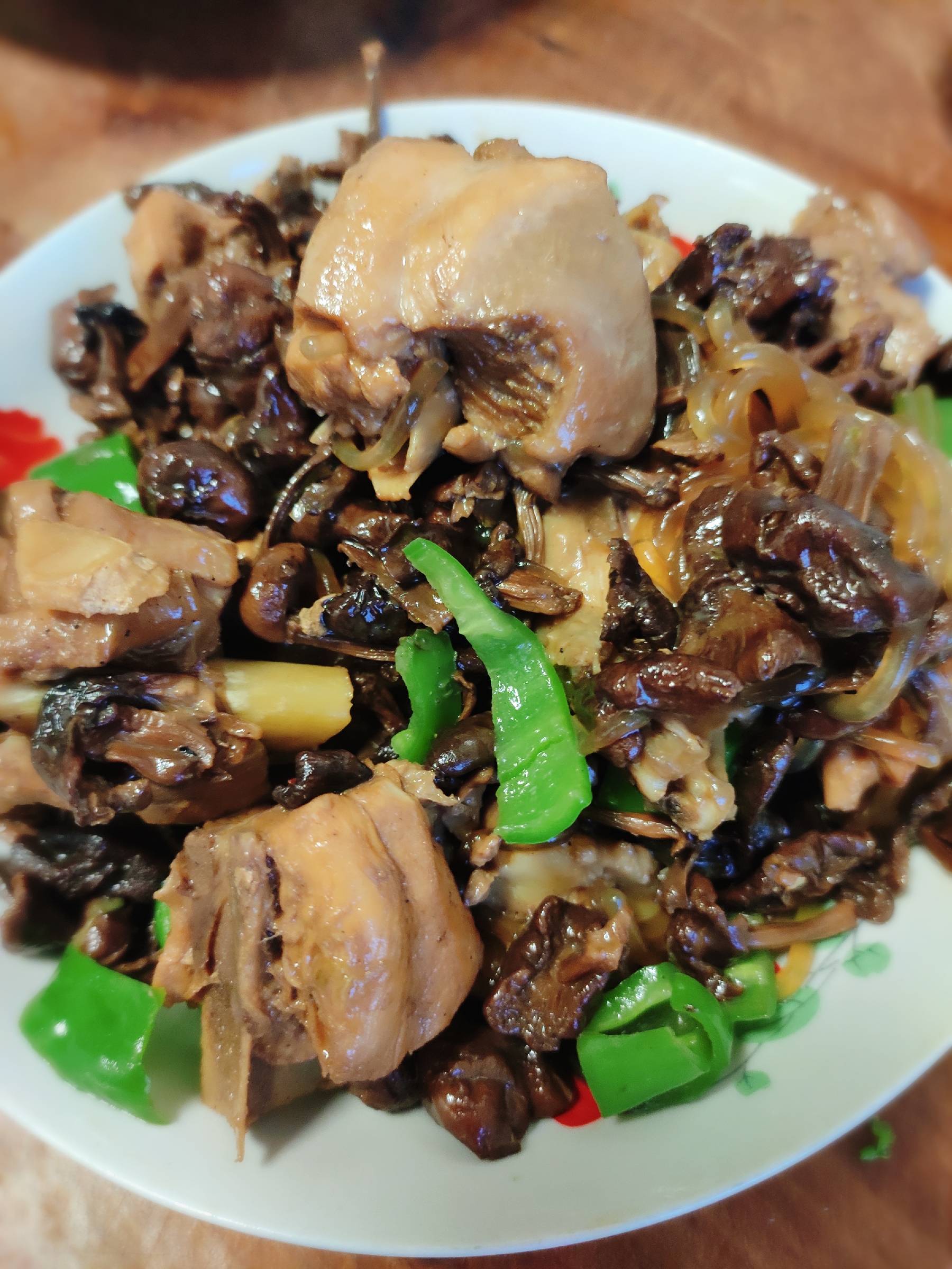 小雞燉蘑菇粉條的做法-咸鮮味炒菜譜