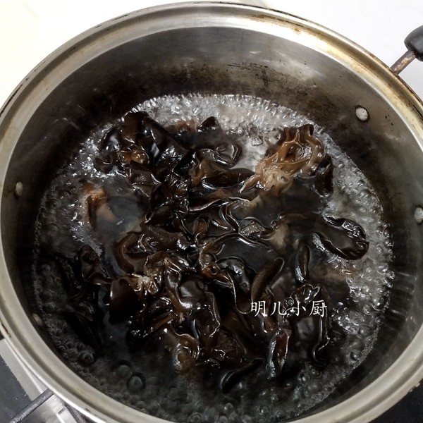 涼拌木耳的做法-家常味拌菜譜