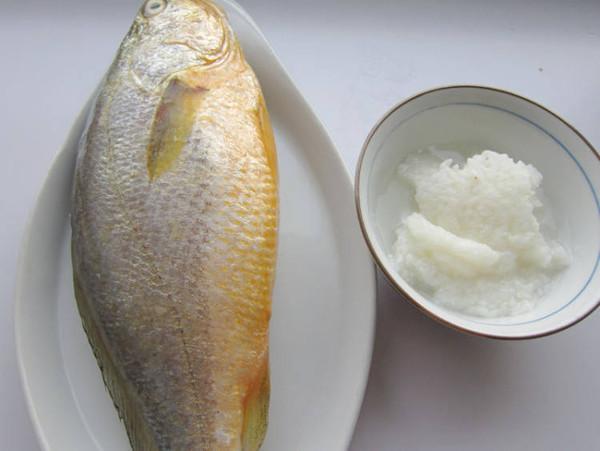 醪糟燒黃花魚的做法-家常味燒菜譜