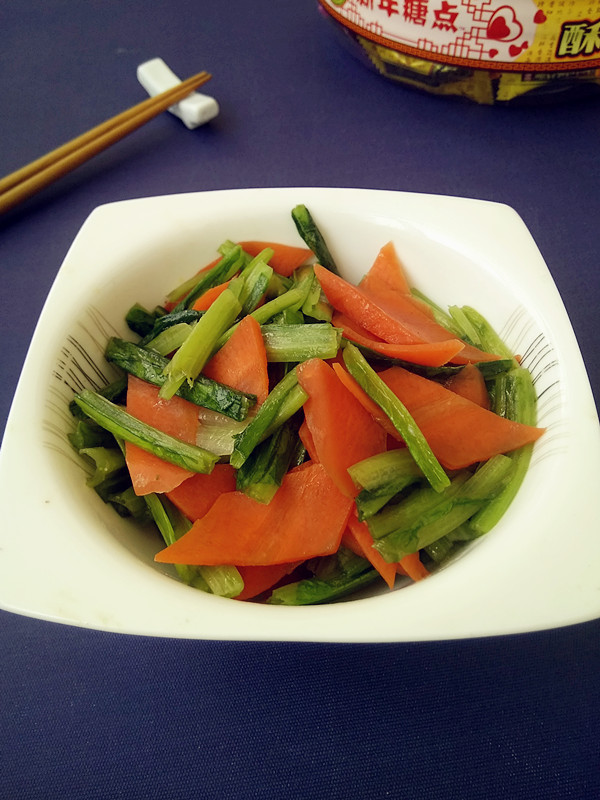 胡蘿卜炒油麥菜的做法-家常味炒菜譜