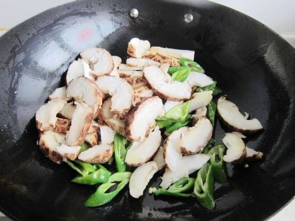 花菇炒肉的做法-家常味炒菜譜