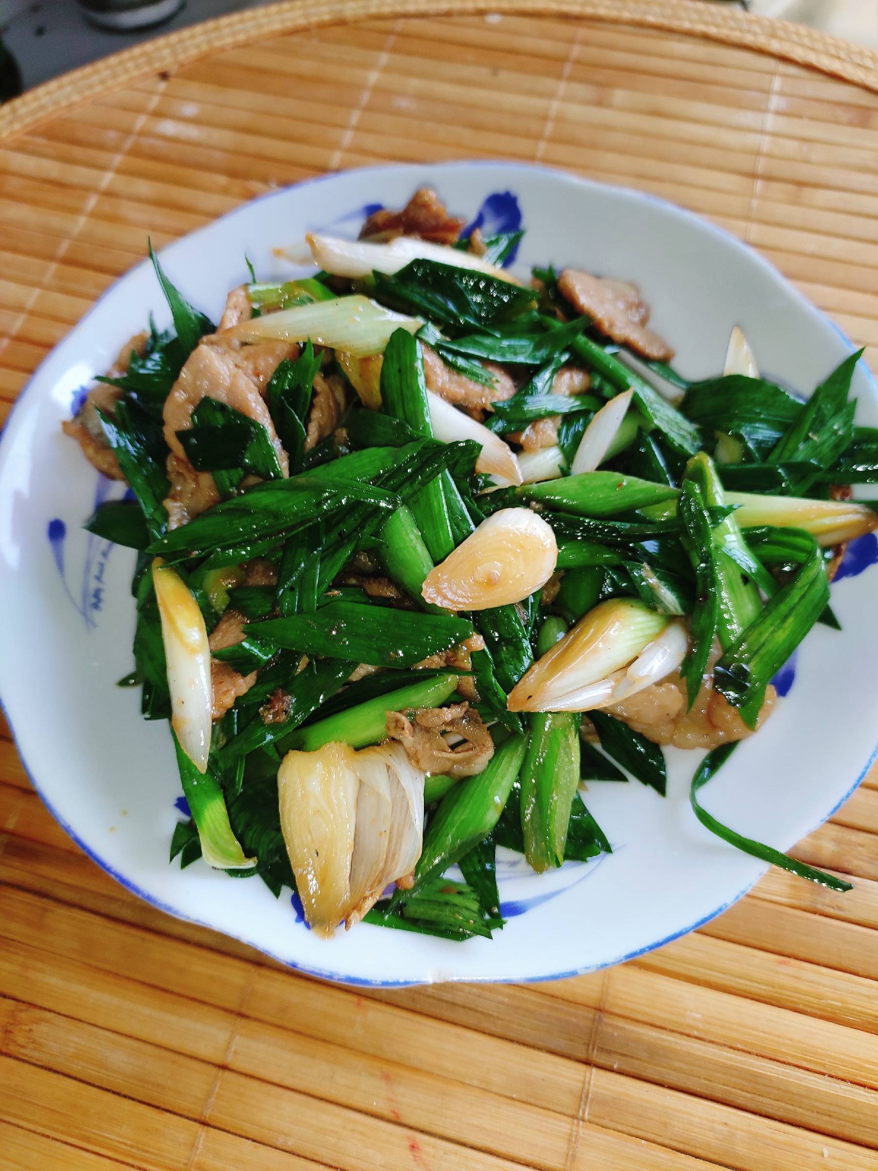 大蒜苗炒肉的做法-咸鮮味炒菜譜-易網(wǎng)健康養(yǎng)生網(wǎng) 大蒜苗炒肉的做法-咸鮮味炒菜譜