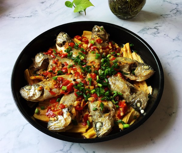 腐竹蒸小黃魚的做法-香辣味蒸菜譜