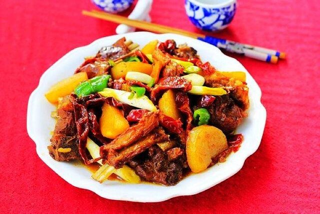 土豆燒羊排的做法-家常味燒菜譜