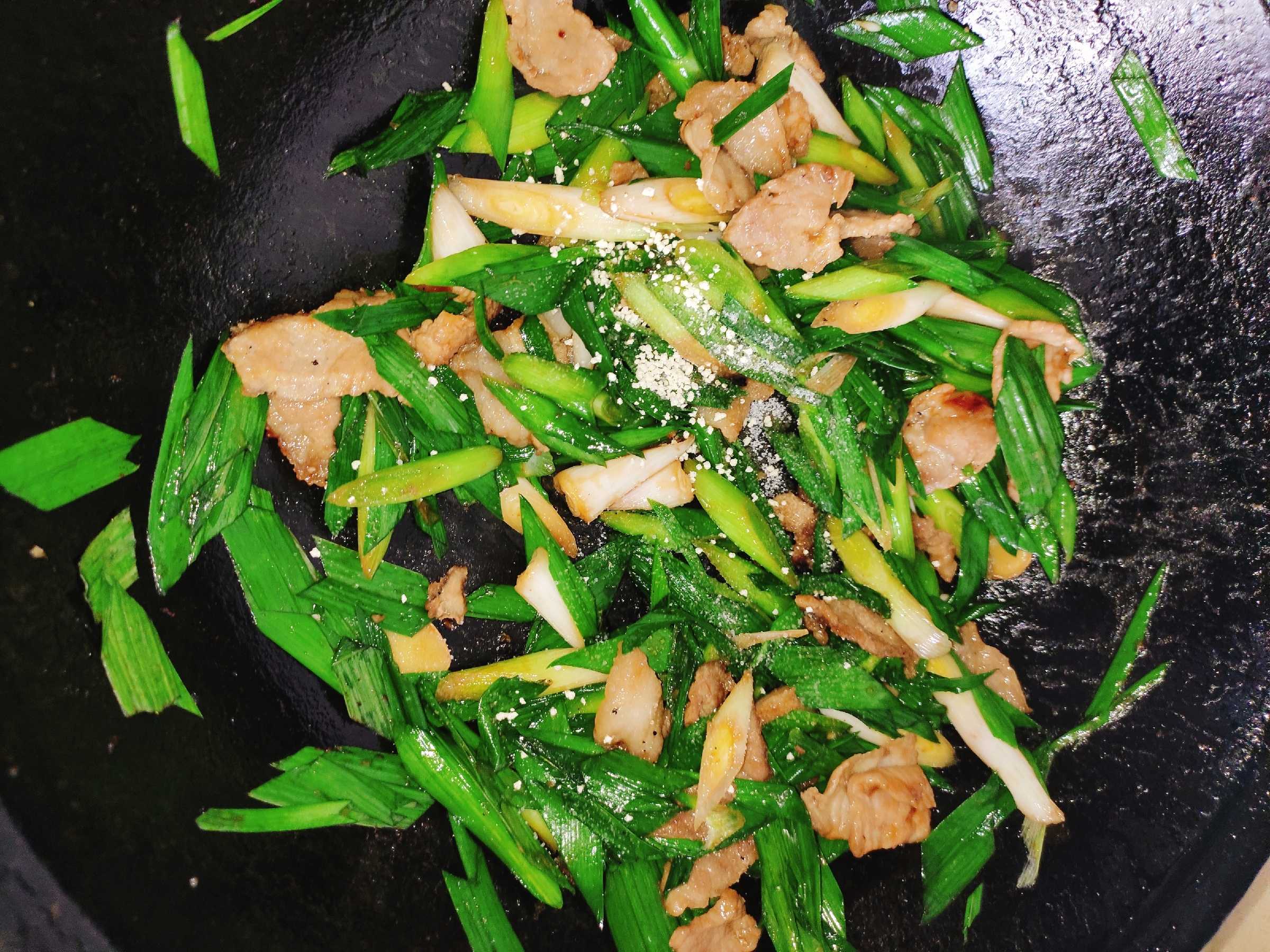 大蒜苗炒肉的做法-咸鮮味炒菜譜-易網(wǎng)健康養(yǎng)生網(wǎng) 大蒜苗炒肉的做法-咸鮮味炒菜譜