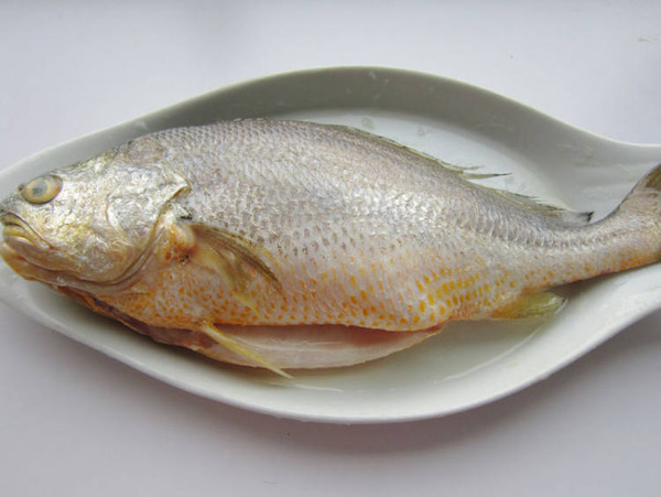 醪糟燒黃花魚的做法-家常味燒菜譜