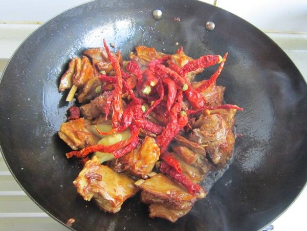 土豆燒羊排的做法-家常味燒菜譜