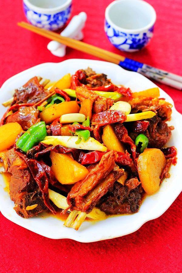 土豆燒羊排的做法-家常味燒菜譜