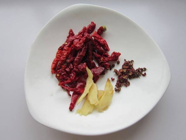 大盤雞雜的做法-香辣味炒菜譜-易網(wǎng)健康養(yǎng)生網(wǎng) 大盤雞雜的做法-香辣味炒菜譜