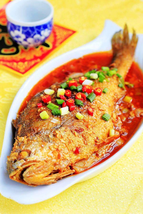 醪糟燒黃花魚的做法-家常味燒菜譜