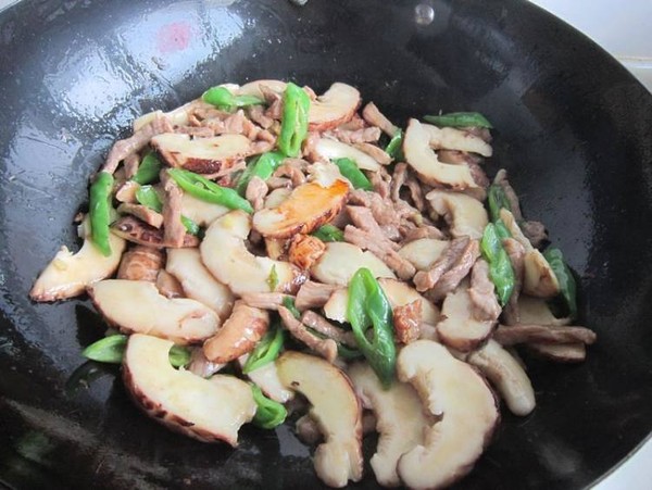 花菇炒肉的做法-家常味炒菜譜