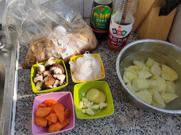 醬香土豆燉雞的做法-家常味燉菜譜