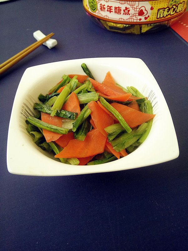 胡蘿卜炒油麥菜的做法-家常味炒菜譜