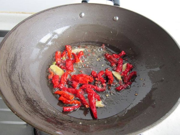 大盤雞雜的做法-香辣味炒菜譜-易網(wǎng)健康養(yǎng)生網(wǎng) 大盤雞雜的做法-香辣味炒菜譜