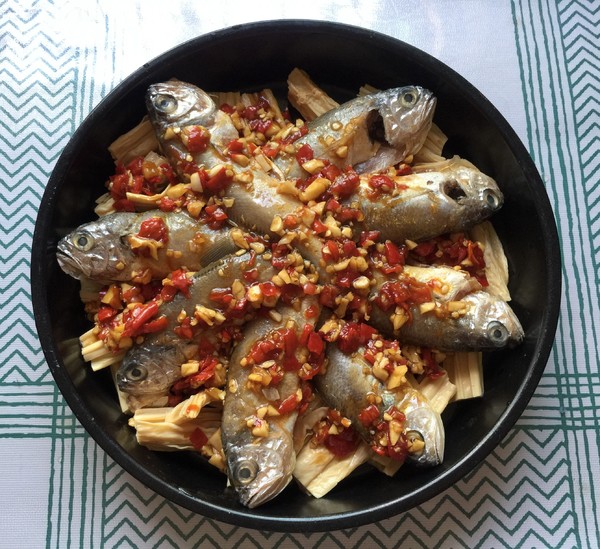 腐竹蒸小黃魚的做法-香辣味蒸菜譜