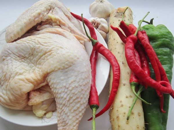 山藥蘆花雞的做法-家常味炒菜譜-易網(wǎng)<a href=http://www.gyfww.com/ target=_blank class=infotextkey>健康養(yǎng)生</a>網(wǎng) 山藥蘆花雞的做法-家常味炒菜譜