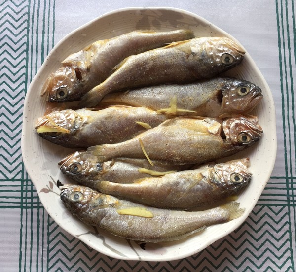 腐竹蒸小黃魚的做法-香辣味蒸菜譜