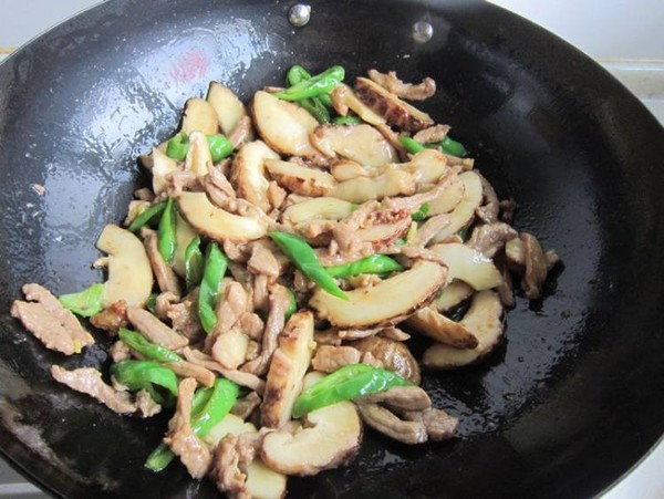 花菇炒肉的做法-家常味炒菜譜