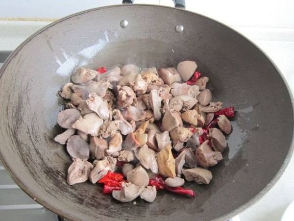 大盤雞雜的做法-香辣味炒菜譜-易網(wǎng)健康養(yǎng)生網(wǎng) 大盤雞雜的做法-香辣味炒菜譜